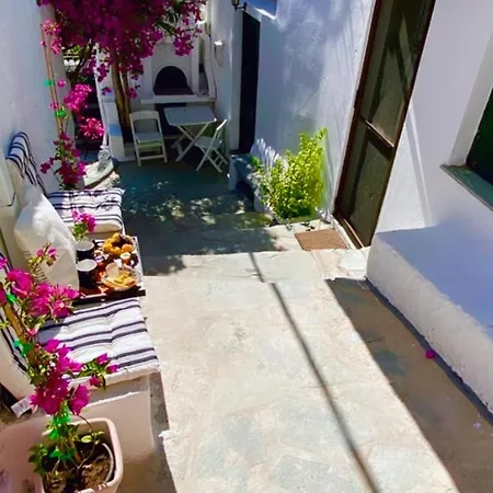 Babatseratsi Skyrian 1 3* Skyros