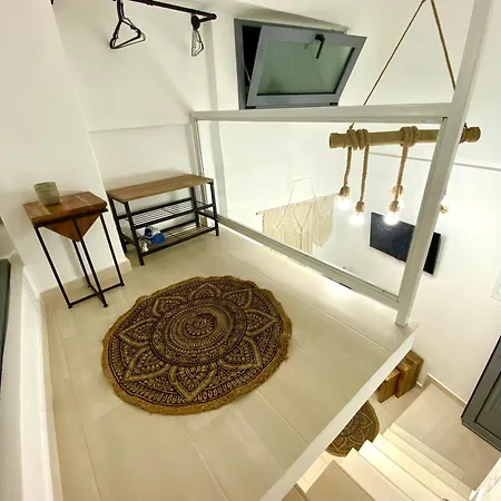 Babatseratsi Skyrian 1 Aparthotel 3*
