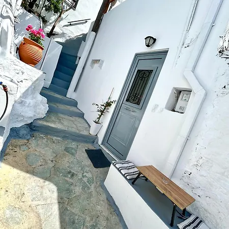Aparthotel Babatseratsi Skyrian 1