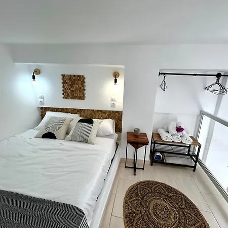 Babatseratsi Skyrian 1 3* Skyros