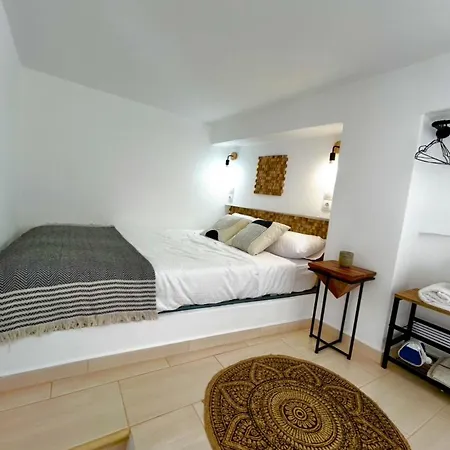 Babatseratsi Skyrian 1 3* Skyros