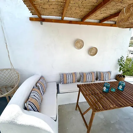 Babatseratsi Skyrian 1 Aparthotel 3*