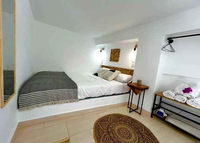 Babatseratsi Skyrian 1 3* Skyros